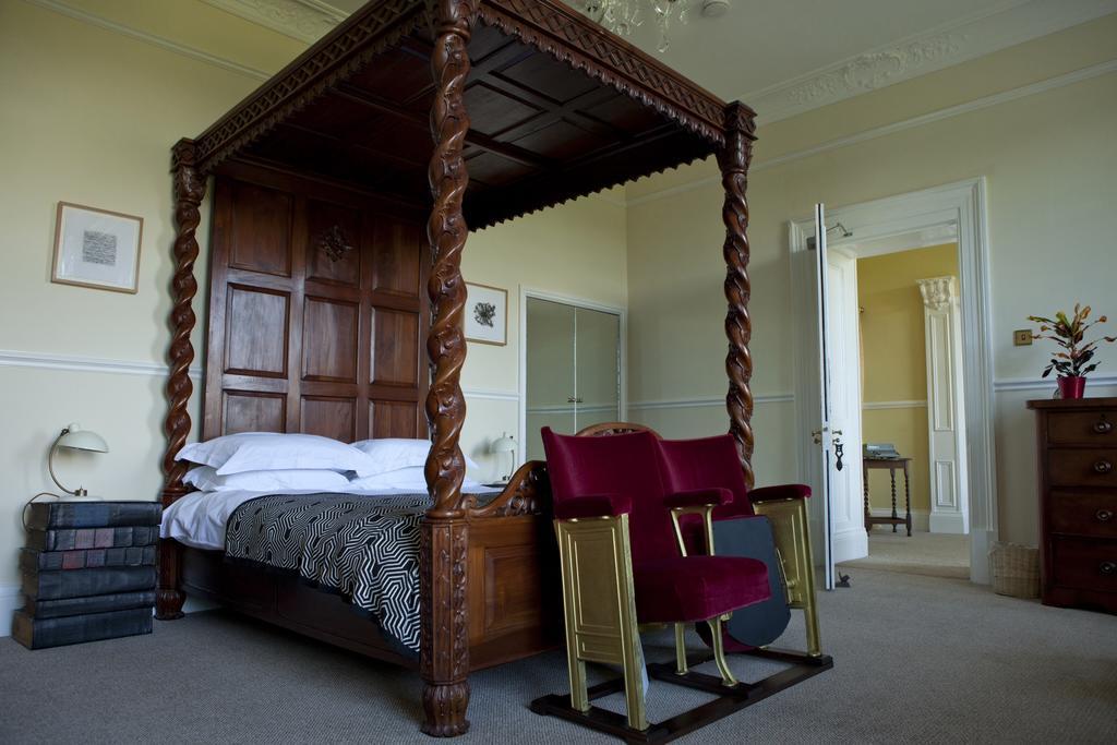 Coed Mawr Hall Bed & Breakfast Rowen Room photo