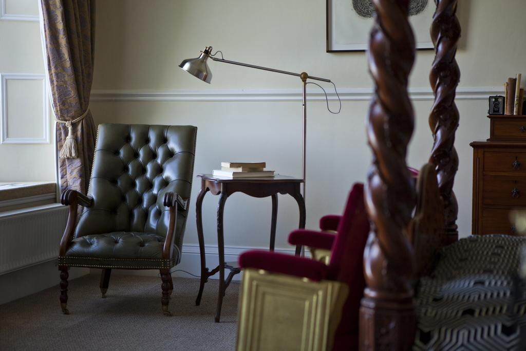 Coed Mawr Hall Bed & Breakfast Rowen Room photo