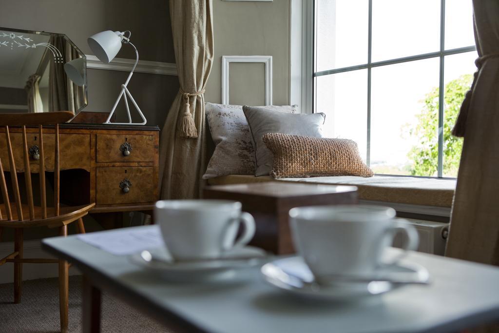 Coed Mawr Hall Bed & Breakfast Rowen Room photo